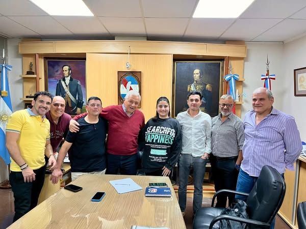 EL INTENDENTE RECIBIÓ A LA COMISIÓN DE CARNAVAL QUE PREPARA LA EDICIÓN 2026